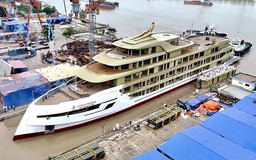 Lễ hạ thủy siêu du thuyền Athena Premium lớn bậc nhất vịnh Hạ Long