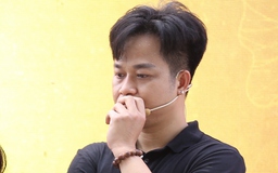 Nam ca sĩ nghẹn ngào kể tuổi thơ bán bánh dạo sau khi mồ côi cha