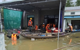 Thủ tướng chỉ đạo xuất gạo cứu đói, lương khô đến người dân vùng lũ miền Trung