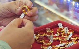 Tranh cãi thuế vàng