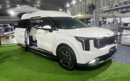 KIA Carnival 2025 thêm bản 'xe chủ tịch' 4 chỗ ngồi, có vách ngăn với khoang lái