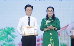 Dừng học máy tính trường Bách khoa, trở thành thủ khoa trường Nhân văn