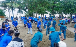 Thanh niên tình nguyện - điểm tựa của người dân trong những ngày khó khăn sau bão, lũ