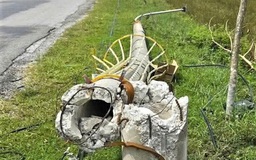 Nhiều cột điện chiếu sáng ở Hà Tĩnh bị gãy, lộ sắt V