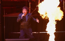 Tổng thống Argentina trình diễn nhạc rock trước sân khấu 15.000 người