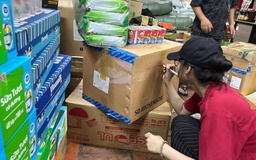 Nhiều bạn trẻ vận động hàng hóa cứu trợ đồng bào miền Trung