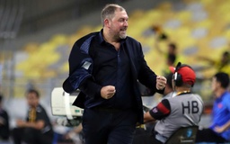 Giữa tâm bão nhập tịch lậu, HLV đội tuyển Malaysia vẫn lạc quan đến kinh ngạc: Tạm quên… FIFA!