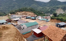 Nhà, trường xây xong để… 'đắp chiếu'