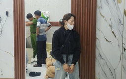 Đồng Tháp: Bắt đôi nam nữ thuê nhà cất giấu ma túy và súng