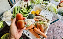 Tăng 'chóng mặt', đi chợ giờ đây tiền rau nhiều hơn tiền thịt