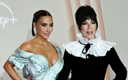 Kim Kardashian và mẹ ruột bị tố cố ý tung băng sex chấn động một thời