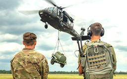 Bộ trưởng Lục quân Mỹ: Quân đội bị lừa mua thiết bị đắt đỏ