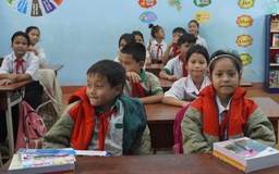 Đà Nẵng: Sau mưa lũ lịch sử, thầy cô gõ cửa đưa học sinh ra lại lớp