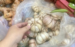 Người Việt chi đến 353 tỉ đồng mỗi tháng để ăn tỏi nhập khẩu
