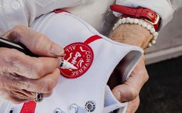 Coca-Cola × Converse: Khi hai huyền thoại pop culture viết tiếp chương mới sáng tạo