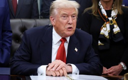 Tổng thống Trump ‘quay xe’, ủng hộ công bố hồ sơ Epstein