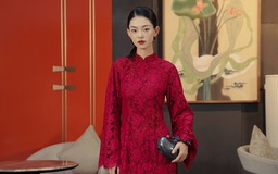 Giữa muôn phong cách, áo dài vẫn giữ riêng một vị thế kiêu sa