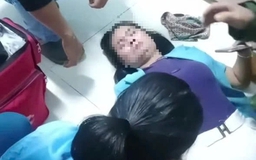 Vụ nghi ngăn học sinh ngộ độc đi cấp cứu: Phụ huynh đưa con trở lại trường