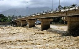 Mưa to toàn tỉnh Khánh Hòa, nước sông Cái Nha Trang vượt báo động 3