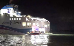 Phà chở gần 270 người mắc cạn trên biển Hàn Quốc suốt 9 giờ