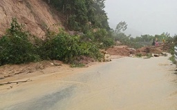 Khánh Hòa: Sạt lở khu vực đèo Cổ Mã và đèo Cả trong ngập lụt lịch sử