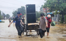 Đắk Lắk công bố tình huống khẩn cấp: Nước sông dâng ồ ạt, người dân hối hả sơ tán