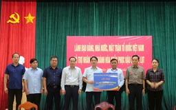 Thường trực Ban Bí thư trao 20 tỉ đồng giúp Khánh Hòa, TP.HCM hỗ trợ 50 tỉ