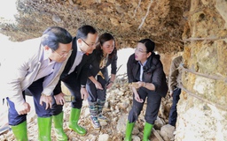 Cầu sông Lô tạm dừng hoạt động, học sinh phải đi vòng 30 km