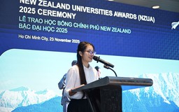 Vừa nhận học bổng chính phủ, nữ sinh TP.HCM san sẻ ngay cho đồng bào vùng lũ