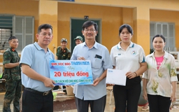 Hơi ấm từ một đám cưới đến với học sinh vùng lũ Gia Lai, Khánh Hòa