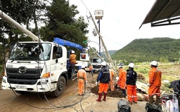 Công ty Điện lực Lâm Đồng trắng đêm khôi phục điện cho bà con vùng lũ