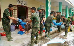 Rốn lũ gượng dậy trong vòng tay nghĩa tình