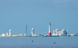 Lịch sử bị bóp méo, luật pháp bị bẻ cong