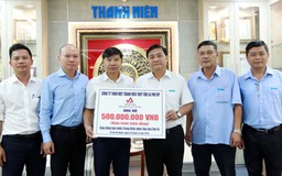 Công ty TNHH MTV Thép tấm lá Phú Mỹ giúp đồng bào miền Trung 500 triệu đồng
