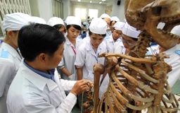 Chủ trương siết đào tạo y khoa và luật: Sinh viên nói gì?