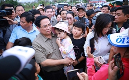 Khẩn trương xây dựng và sửa chữa nhà cửa cho người dân
