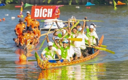 Kênh Nhiêu Lộc sáng 30.11 rực rỡ: Người dân chen kín xem đua ghe ngo