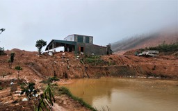 Hiện trường núi Rú Rác sạt lở, đất đá trôi xuống như 'thác' ở Hà Tĩnh