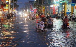 TP.HCM tối nay: Triều cường vượt lịch sử, mưa lớn kéo dài do hoàn lưu bão Kalmaegi