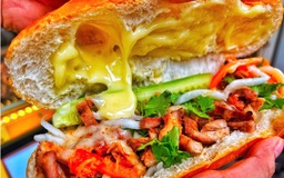 TP.HCM: Hơn 40 người nhập viện nghi ngộ độc sau khi ăn bánh mì