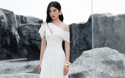 Trở nên thời thượng chỉ với một chiếc váy trắng, đen