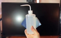 Cảnh báo nước lau kính có thể làm hỏng màn hình TV