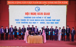 Bàn giao Trường cao đẳng Y tế Huế vào Trường đại học Y dược Huế