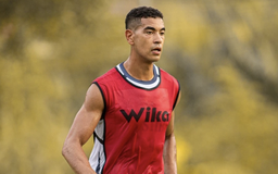 Trung vệ cao 1,95 m nhập tịch thành công: Cùng đội tuyển Việt Nam đấu Malaysia?