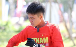 Cua rơ Việt Nam rơi lệ vì không thể 'bay' tốt ở đường đua trong sở thú, HLV lên tiếng