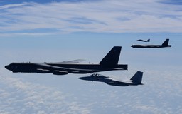 Pháo đài bay B-52 Mỹ bay cùng tiêm kích Nhật sau tập trận Nga - Trung