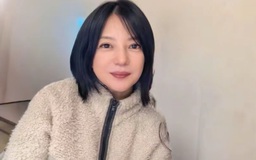 Giữa khủng hoảng, Triệu Vy mặt sưng húp, ăn đồ vỉa hè