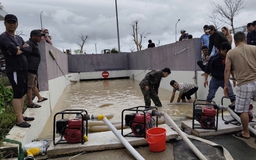 Vì sao sau 3 tuần lũ lớn, chung cư Ecohome Nhơn Bình vẫn chưa khôi phục được điện, nước?