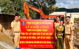 Công an tỉnh Lâm Đồng hỗ trợ người dân xã D’Ran xây dựng nhà ở sau mưa lũ