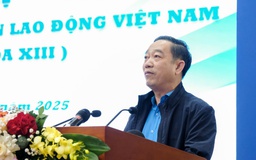 Chỉ cách nhau một cây cầu nhưng lương tối thiểu chênh lệch 28%